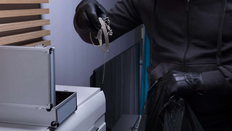 Buzovnada oğurluq baş verib