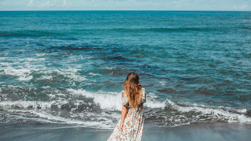 Bakı çimərliyində qadın seksual manyakın hərəkətlərinin qurbanı olub