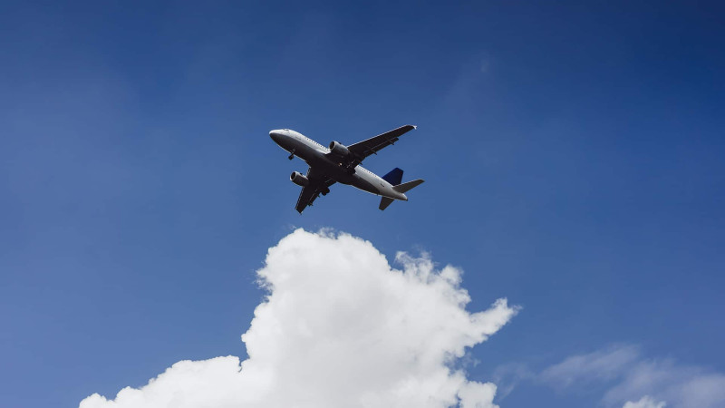 Honkonqa uçan təyyarə Bakı aeroportuna təcili eniş edib