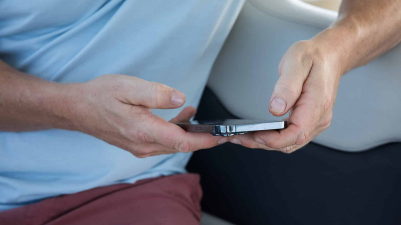 Xətaidə restorandan mobil telefon oğurlanıb