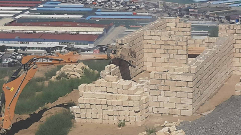 Qaradağda qanunsuz aparılan tikinti işləri dayandırılıb, söküntü aparılıb