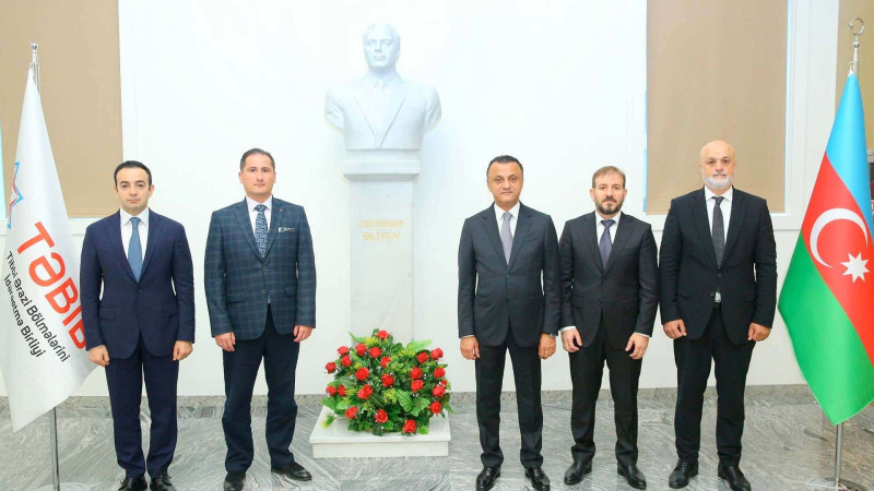 “Yeni Klinika”nın yeni rəhbərləri kollektivə təqdim olunublar