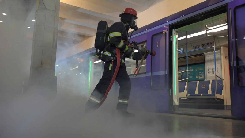 Metroda tüstülənmə olub