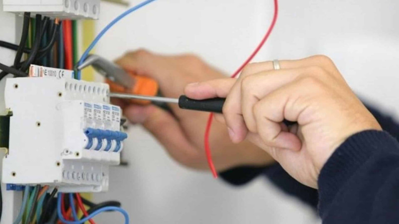 Paytaxtda ustanı elektrik cərəyanı vuraraq öldürüb
