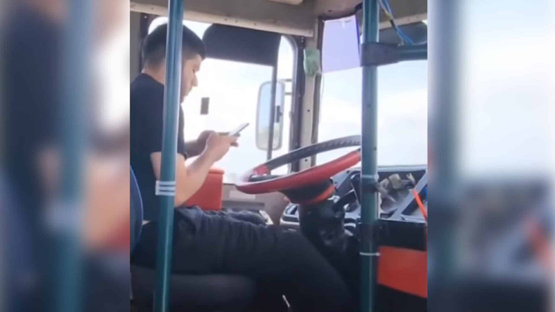 Telefonla “oynayan” avtobus sürücüsü işdən çıxarılıb - VİDEO