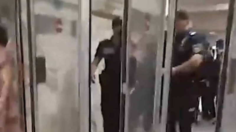 Bakı metrosunda sərnişinlərlə polis arasında dava olub: saxlanılanlar var