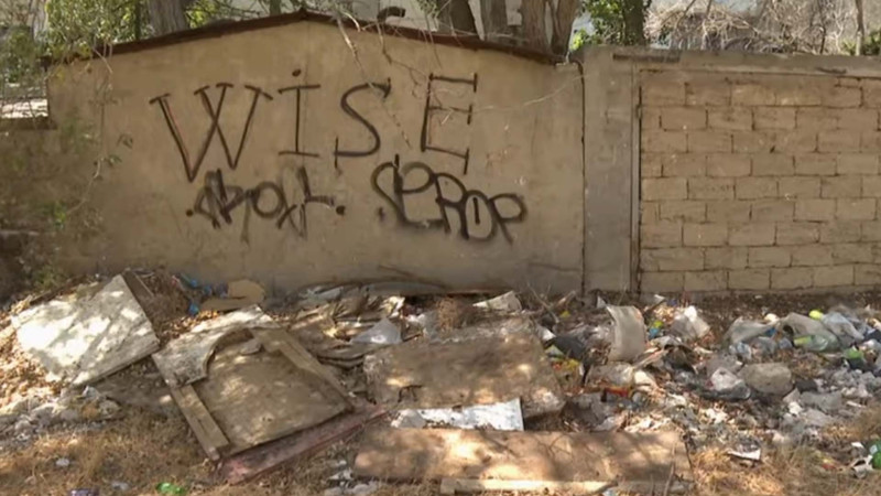 Babək prospektində 4 binanın həyəti baxımsız vəziyyətdədir