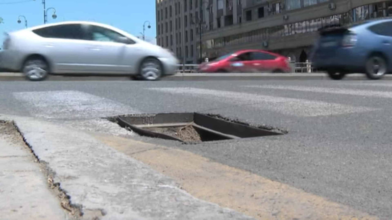 Nərimanov rayonunda yollarda qapaqsız lüklər təhlükə saçır