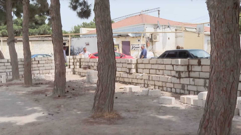 Əmircan sakinləri onların məhəlləsində aparılan tikintiyə etiraz edirlər