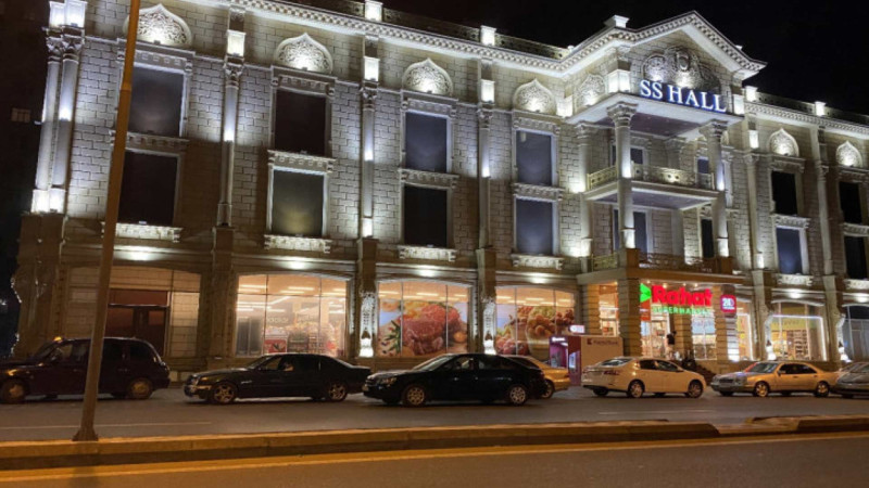 Şadlıq sarayında işləyən usta hündürlükdən yıxılıb