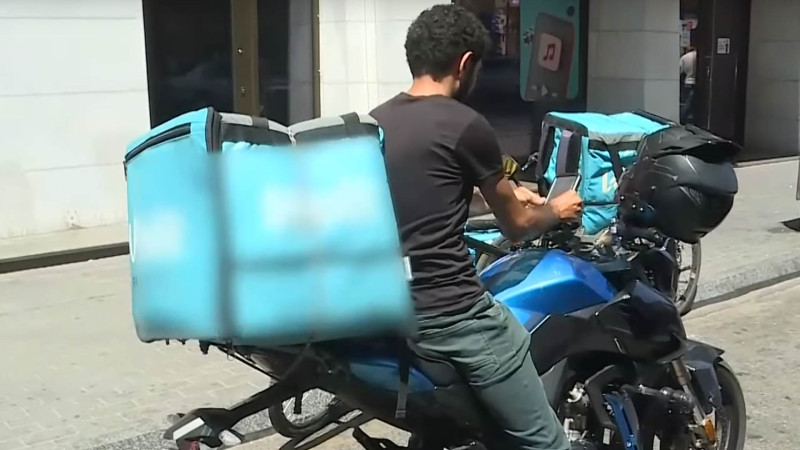 Bakıda motokuryerlər sənəd problemi ilə üzləşiblər - VİDEO