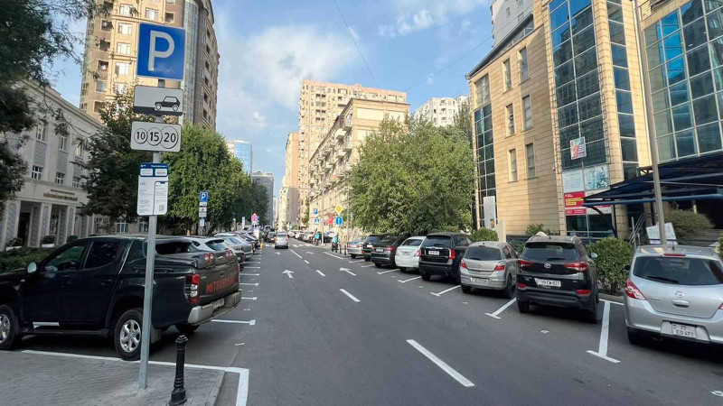 Bakıda küçə parkinqi nəzarətə götürülsə də, “parkovşik”lər öz fəaliyyətlərinə davam edirlər