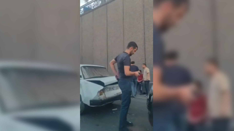 Bakıda lüks avtomobil zəncirvari qəza törədib