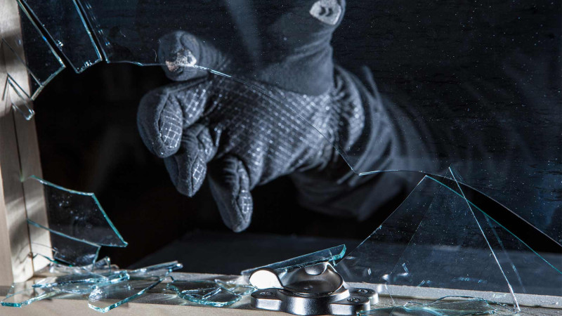 Xətai rayonunda avtoservis qarət olunub