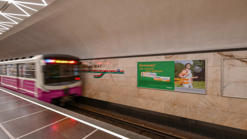 Bakı metrosunda qadının telefonu oğurlanıb
