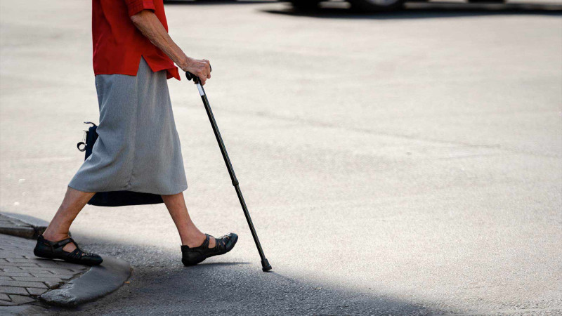 Xətaidə yaşlı qadını avtomobil vurub