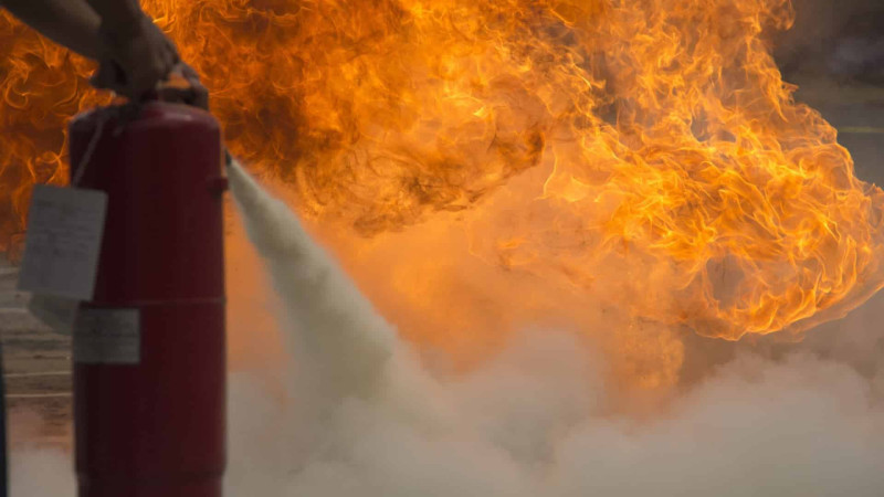 Xətaidə yerləşən birmərtəbəli evdə yanğın baş verib