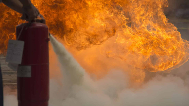 Xəzərdə mebel sexi yanıb