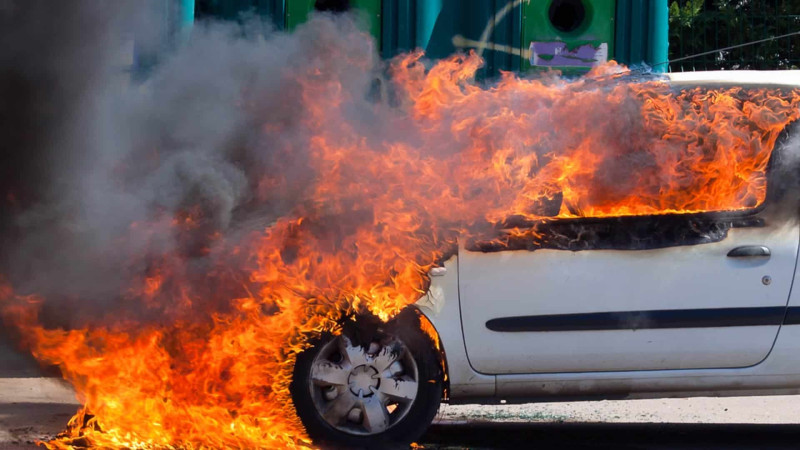 Xətaidə “BMW” yanıb