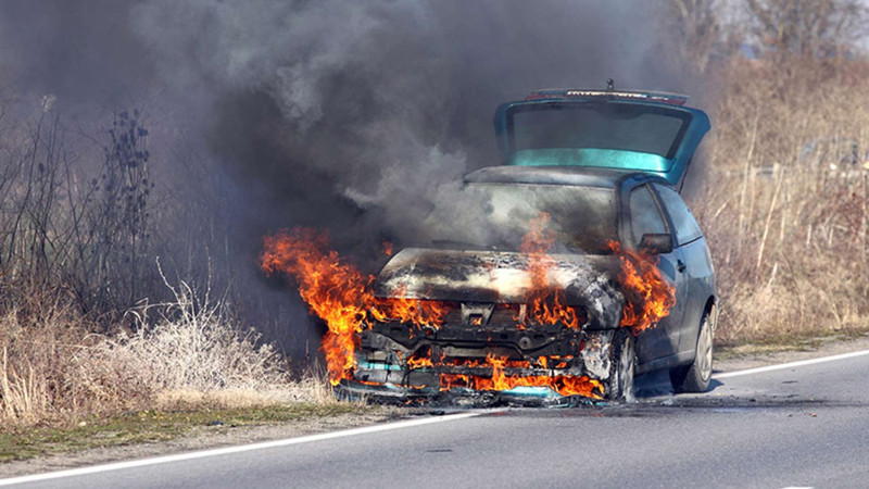 Xətaidə avtomobil yanıb