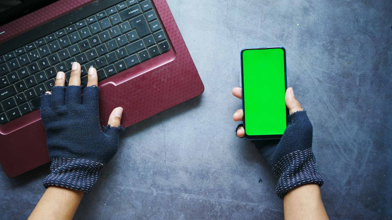 Xəzərdə kafedən notbuk və telefon oğurlanıb