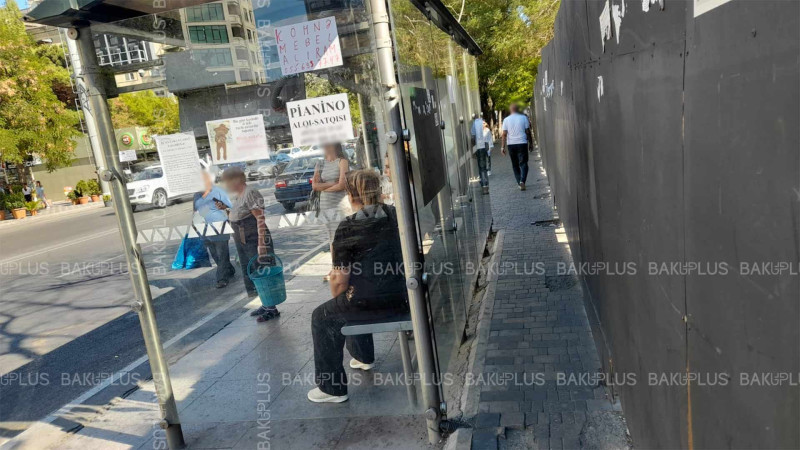 Nərimanov parkının yaxınlığında olan dayanacaq piyadalar üçün səkini bağlayıb