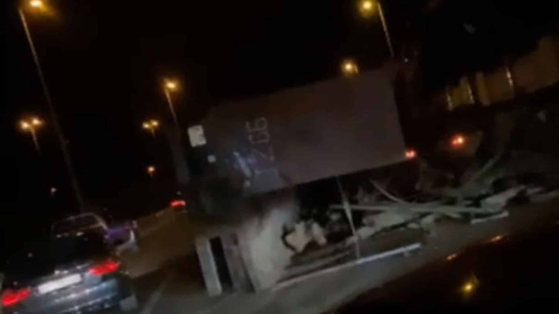 Buzovnada gecə saatlarında yük avtomobili aşıb - VİDEO