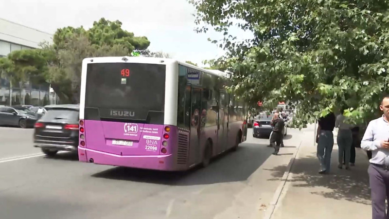 Xətaidə sərnişinlər dayanacağın olmamasından narahatdırlar: yayda günəşin, qışda yağışın altında avtobusu gözləməli olurlar