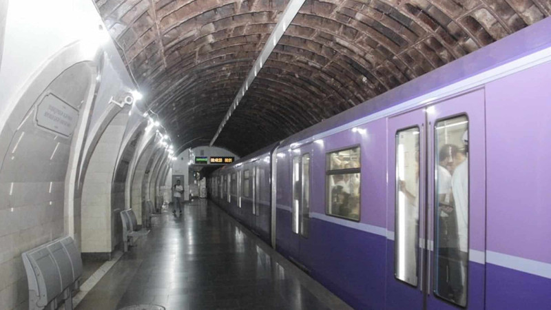 Metronun “Nizami” stansiyasında tavanın bərkidilməsi işlərinə başlanılıb