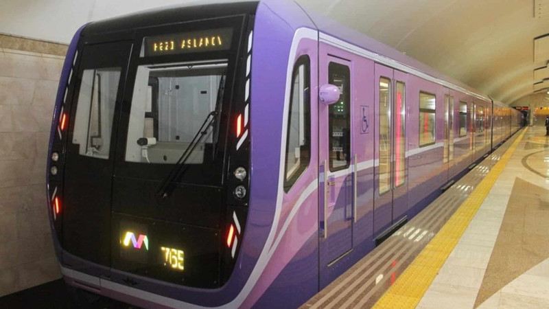 Metroda daha bir qadın maşinist işə qəbul edilib