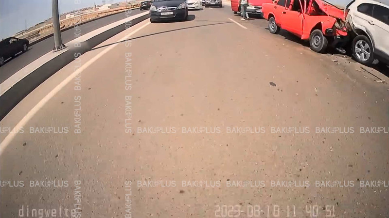 Böyükşor gölündəki körpüdə qəza baş verib