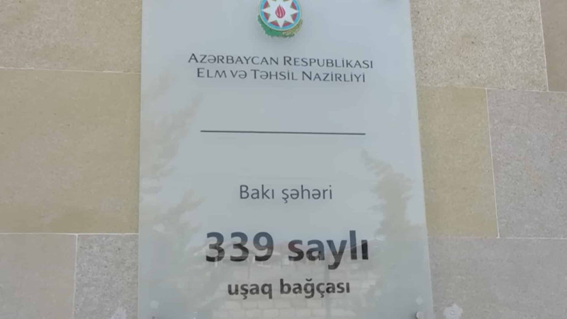 Bağçadan qaçan uşaq anası bağça rəhbərliyindən 15 min manat tələb edib - VİDEO
