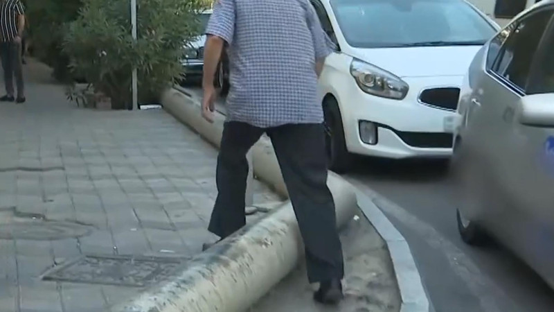 Nərimanovda qaz xətti piyadalara maneə törədir