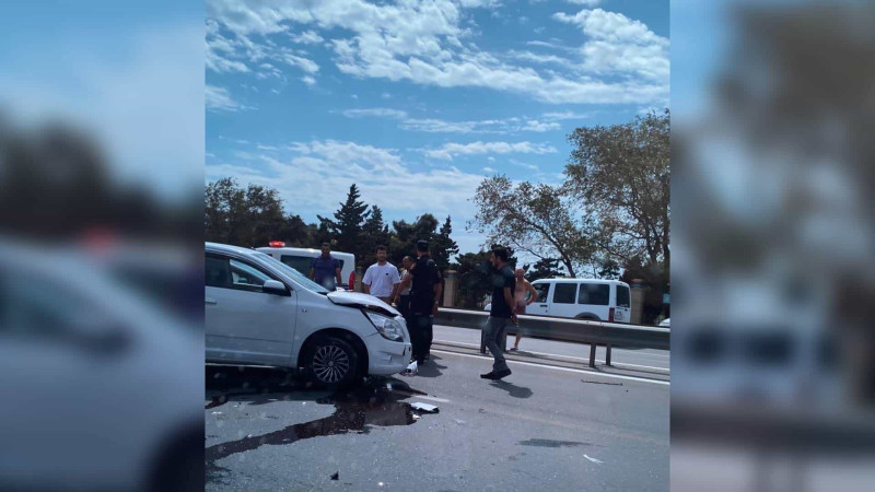 Şıx çimərliyinin yaxınlığında avtomobillər toqquşub