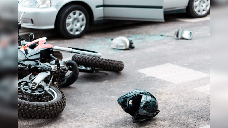 Xəzər rayonunda avtomobil motosikletçini vurub