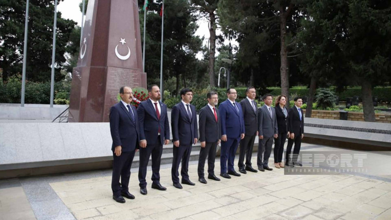 Türk Dövlətləri Təşkilatının nümayəndələri Şəhidlər xiyabanını ziyarət ediblər
