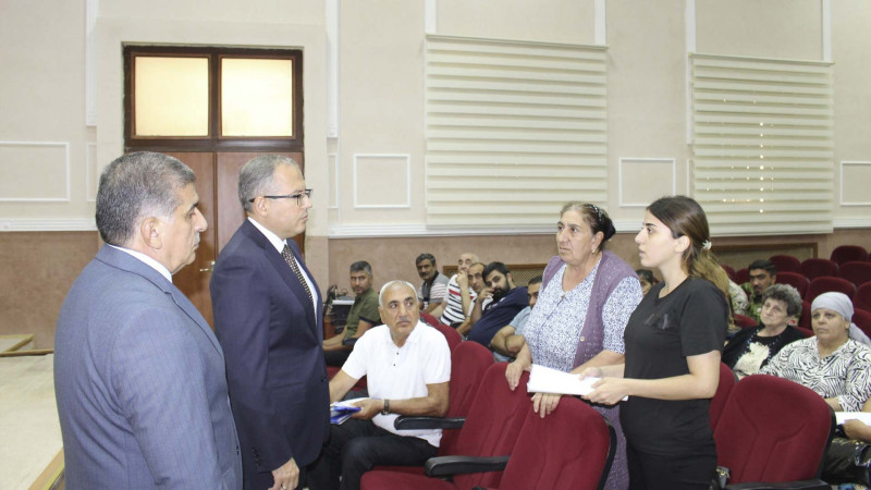 Səbail rayon icra başçısı sakinlərlə görüş keçirib