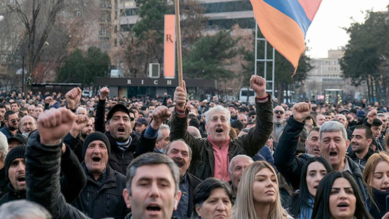 İrəvanda etirazlar: müxalif partiya sədri saxlanılıb