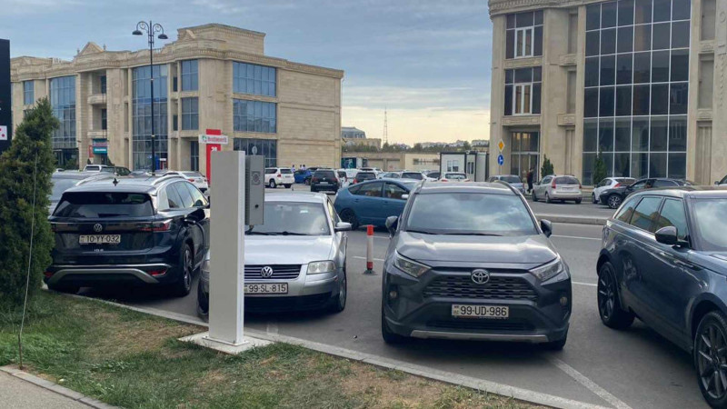 Bakıda elektromobillərin enerji ilə doldurulması prosesi problemə çevrilir