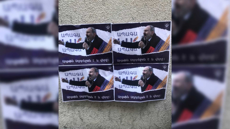 İrəvan küçələrində hələ də Paşinyanın portreti altında yazılan “Artsax Azərbaycandır və nöqtə” plakatları qalır