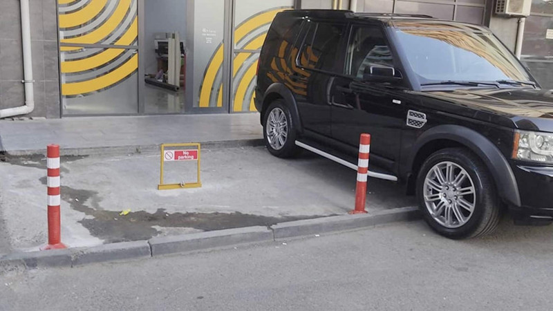 Bakının mərkəzində obyekt sahibi piyada səkisini zəbt edib