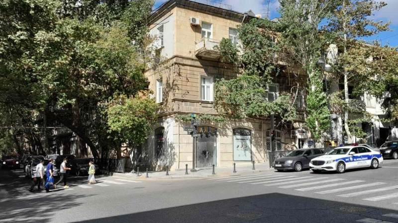 Nəsimidə tarixi binanı qanunsuz rəngləmək istəyiblər