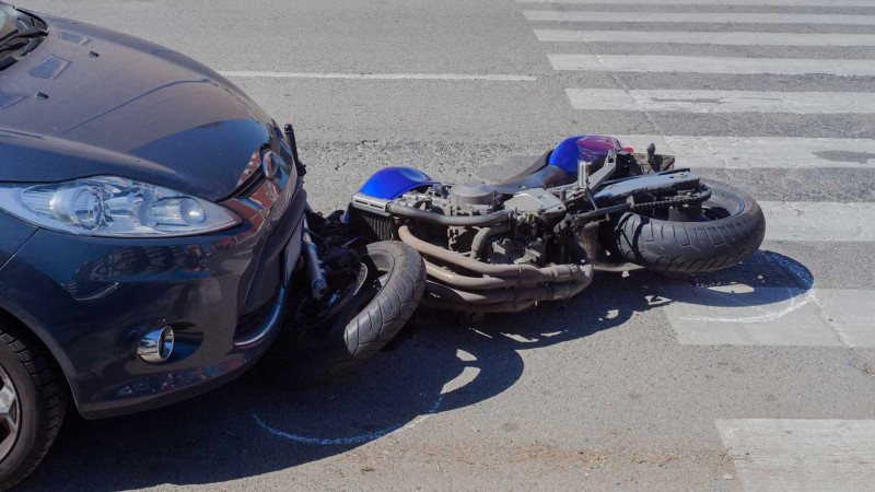 Bakıda 18 yaşlı motosikletçi qəzaya uğrayıb