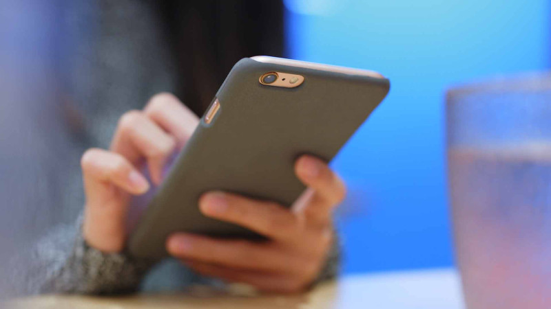 Azərbaycana gətirilən mobil telefonların qeydiyyat rüsumları azaldılır