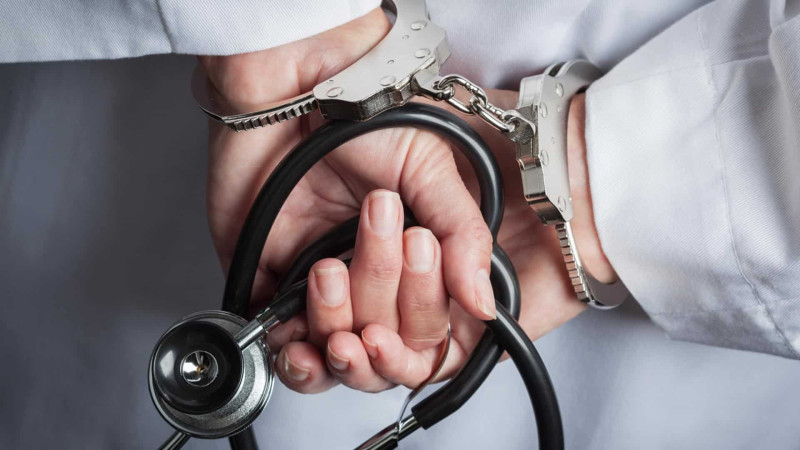 Bakıda təcili tibbi yardımda işləyən qadın həkim həbs edilib