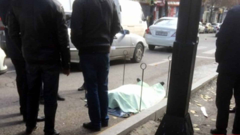 Suraxanıda qəflətən halı pisləşən sürücü avtomobildə ölüb