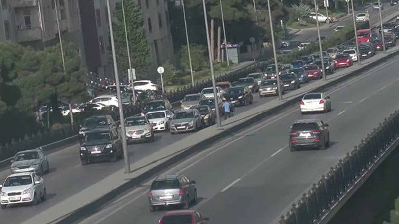 Ziya Bünyadovda iki qəza oldu: hər iki istiqamətində sıxlıq yaranıb