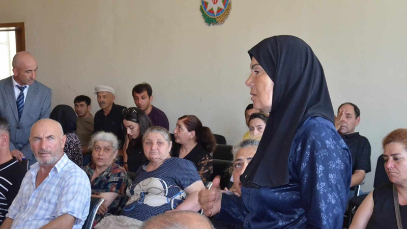 Ümid qəsəbəsində sakinlər və icra başçısı arasında görüş keçirilib