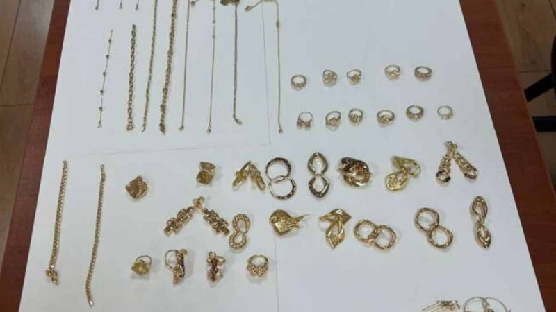 İstanbuldan gələn iki nəfər qaçaqmalçılıq yolu ilə yarım kiloqram qızıl keçirmək istəyib