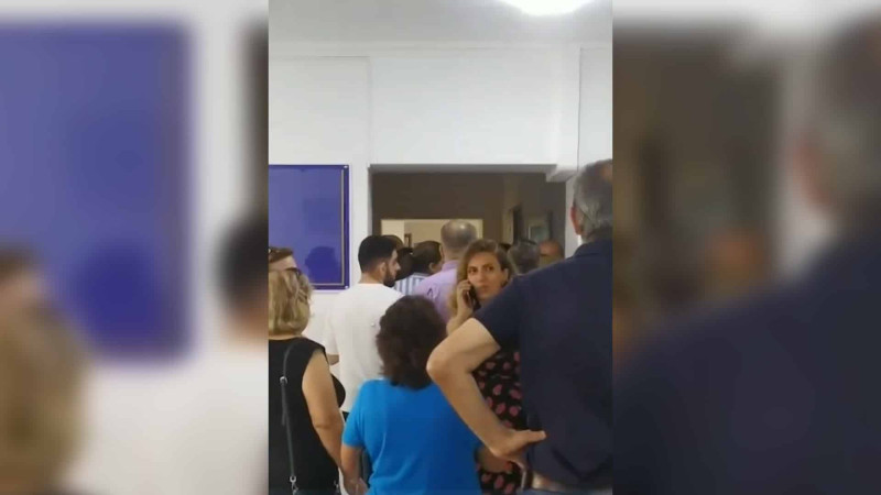 Yeni tədris ili ərəfəsində poliklinikalarda izdiham yaşanır – VİDEO